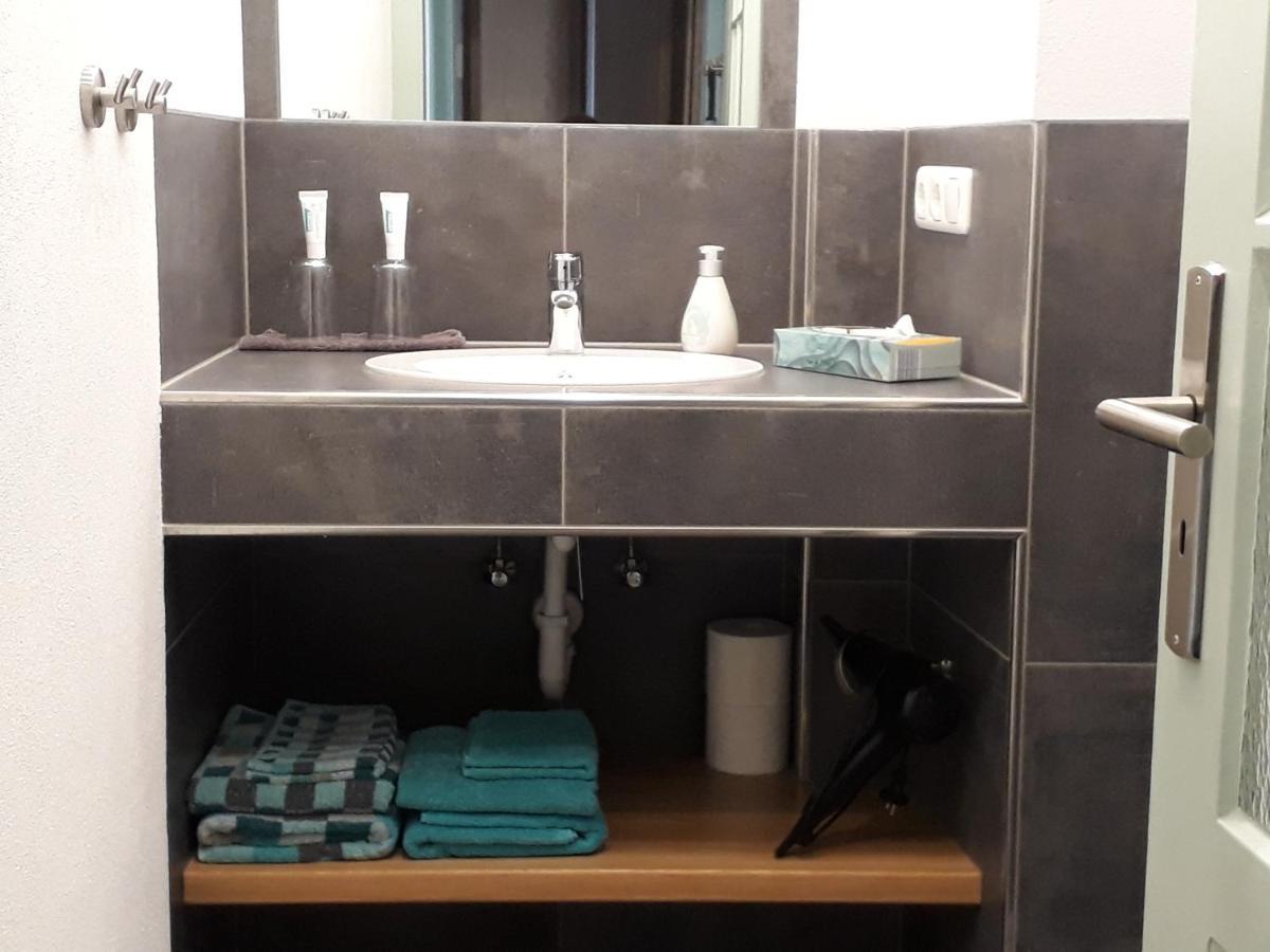 Alte Bahnhofstrasse 12 Apartment คาร์ลชตัดท์ ภายนอก รูปภาพ